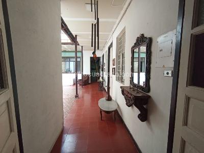Casa de 5 alcobas en arriendo en Boston, Medellín, 520 m² · foto 10 de 12