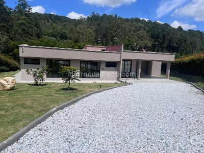 Casa de 3 alcobas en venta en Rionegro, Rionegro, 1920 m² · foto 2 de 20
