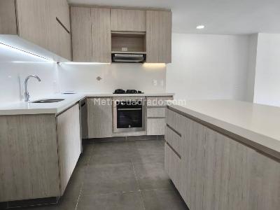 Apartamento en arriendo en Loma Del Escobero, Envigado · foto 2 de 20