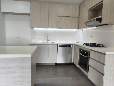 Apartamento en arriendo en Loma Del Escobero, Envigado · foto 3 de 20
