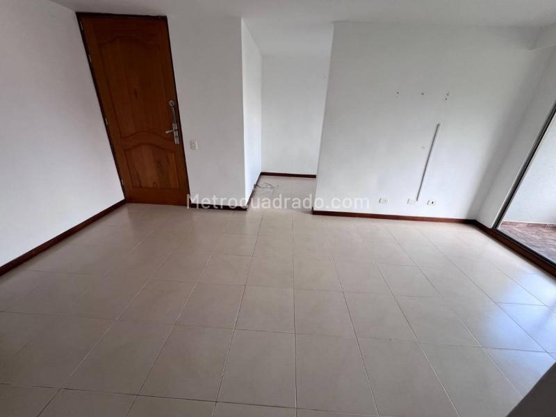 3BR Apartment with Balcony in La Inferior - 3