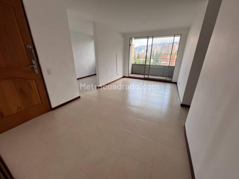 3BR Apartment with Balcony in La Inferior - 4