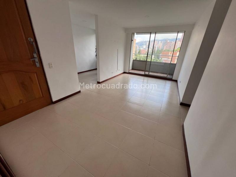 3BR Apartment with Balcony in La Inferior - 5