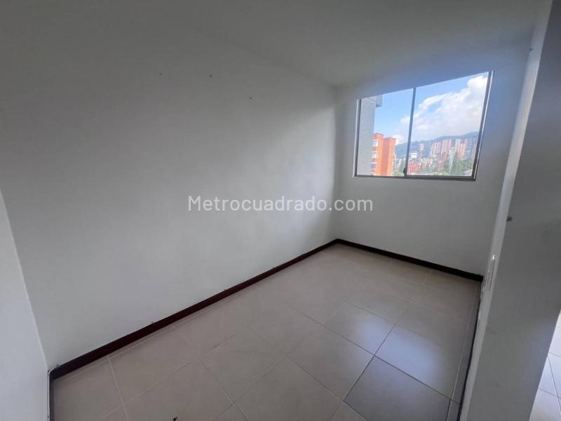3BR Apartment with Balcony in La Inferior - 7