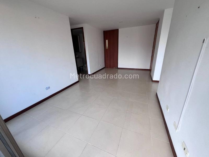 3BR Apartment with Balcony in La Inferior - 8