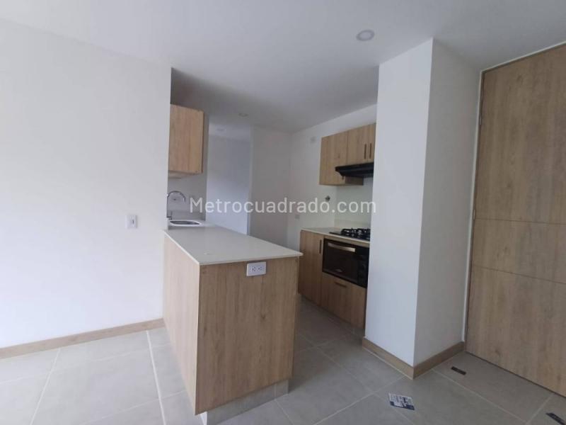 3BR Apartment in Los Colegios (66 m²) - 4