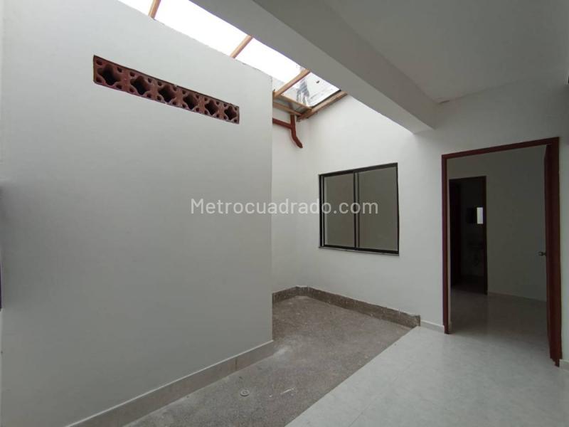 Apartamento amplio de 3 Alcobas cerca a Metro Hospital - 3