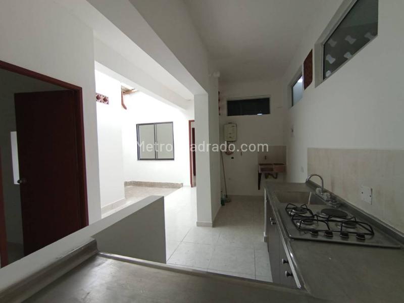 Apartamento amplio de 3 Alcobas cerca a Metro Hospital - 4