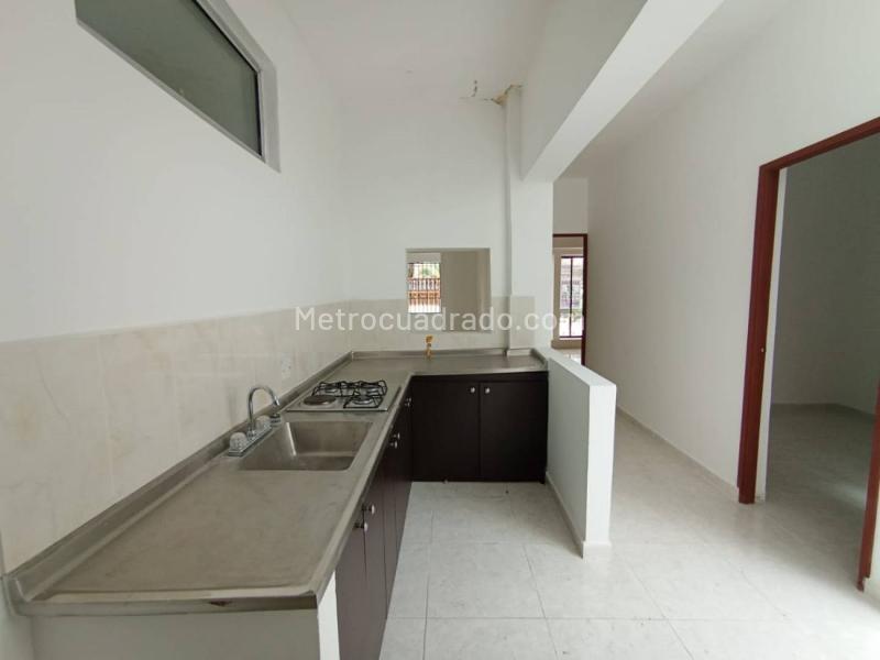 Apartamento amplio de 3 Alcobas cerca a Metro Hospital - 5