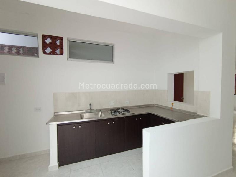 Apartamento amplio de 3 Alcobas cerca a Metro Hospital - 7