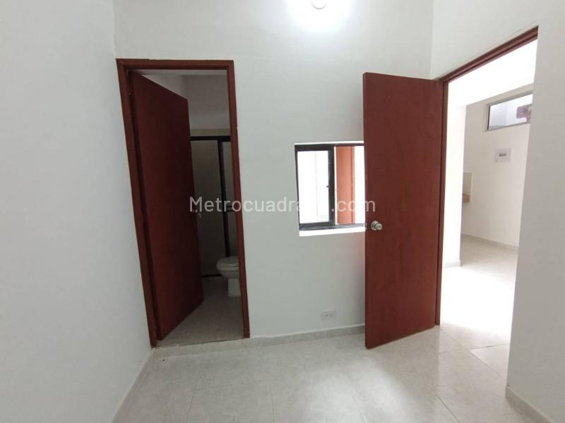 Apartamento amplio de 3 Alcobas cerca a Metro Hospital - 8