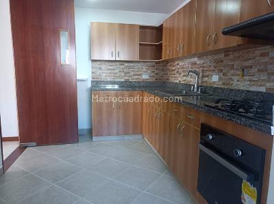 Apartamento en arriendo en Loma De Los Gonzalez, Medellín · foto 2 de 20