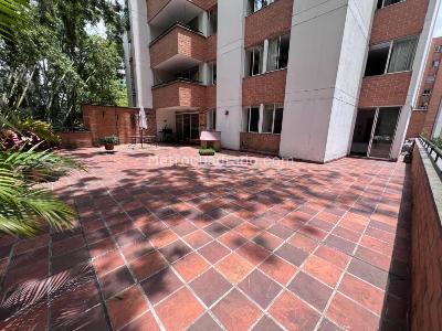 Apartamento de 3 alcobas en venta en Castropol, Medellín, 305 m² · foto 11 de 20