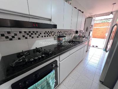 Apartamento de 3 alcobas en venta en Castropol, Medellín, 305 m² · foto 18 de 20