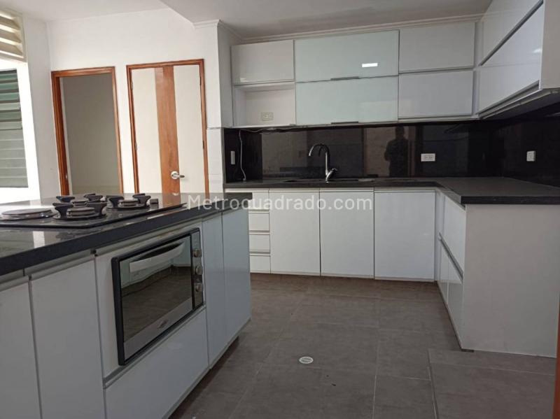 Elegant 4BR House for Rent in Castropol - 3
