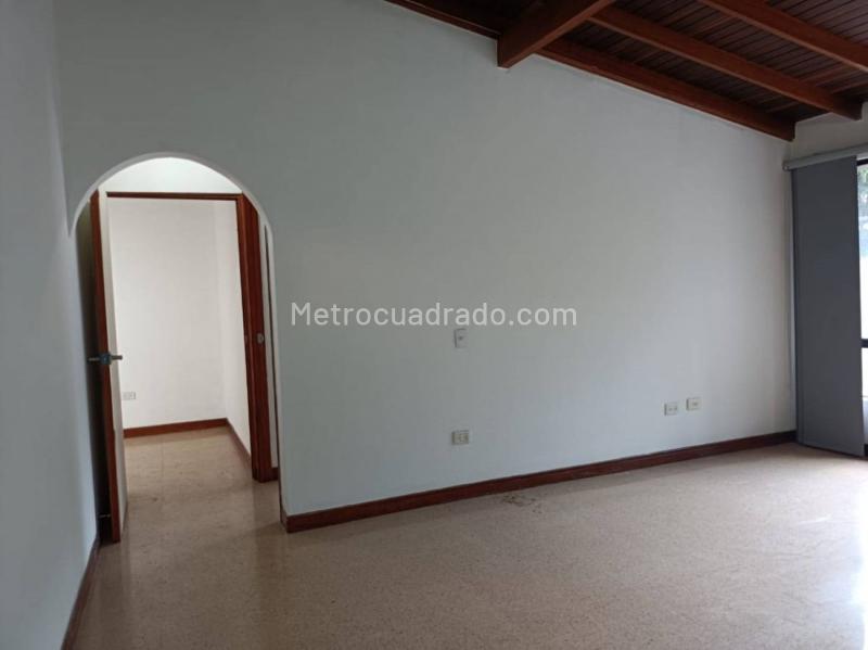 Elegant 4BR House for Rent in Castropol - 8