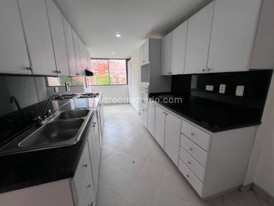 Apartamento de 3 alcobas en venta en El Tesoro, Medellín, 167 m² · foto 2 de 20