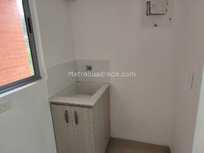 Apartamento de 2 alcobas en arriendo en Loma Del Escobero, Envigado, 73 m² · foto 3 de 16