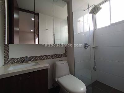 Apartamento de 2 alcobas en arriendo en Loma Del Esmeraldal, Envigado, 78 m² · foto 10 de 14
