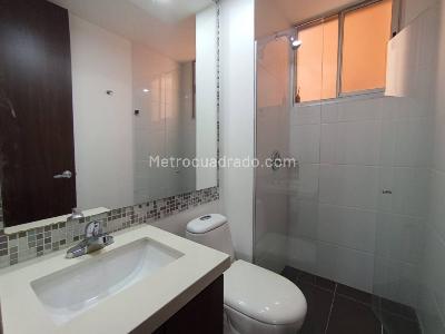 Apartamento de 2 alcobas en arriendo en Loma Del Esmeraldal, Envigado, 78 m² · foto 13 de 14