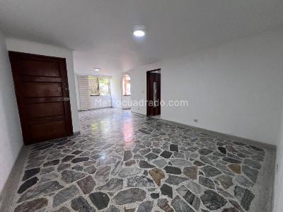 Apartamento de 3 alcobas en venta en Laureles, Medellín, 130 m² · foto 3 de 20