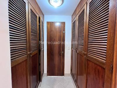 Apartamento de 3 alcobas en venta en Laureles, Medellín, 130 m² · foto 13 de 20