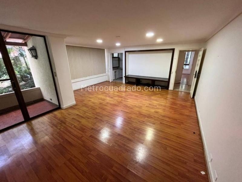 Spacious 4BR Apartment in Loma Del Campestre - 7