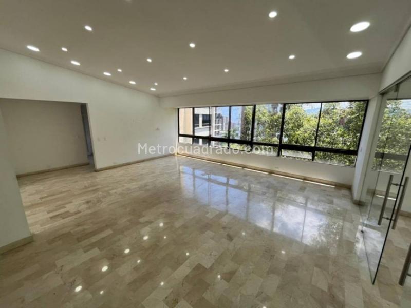 Apartamento Amplio de 4 Alcobas en Loma del Campestre - 2