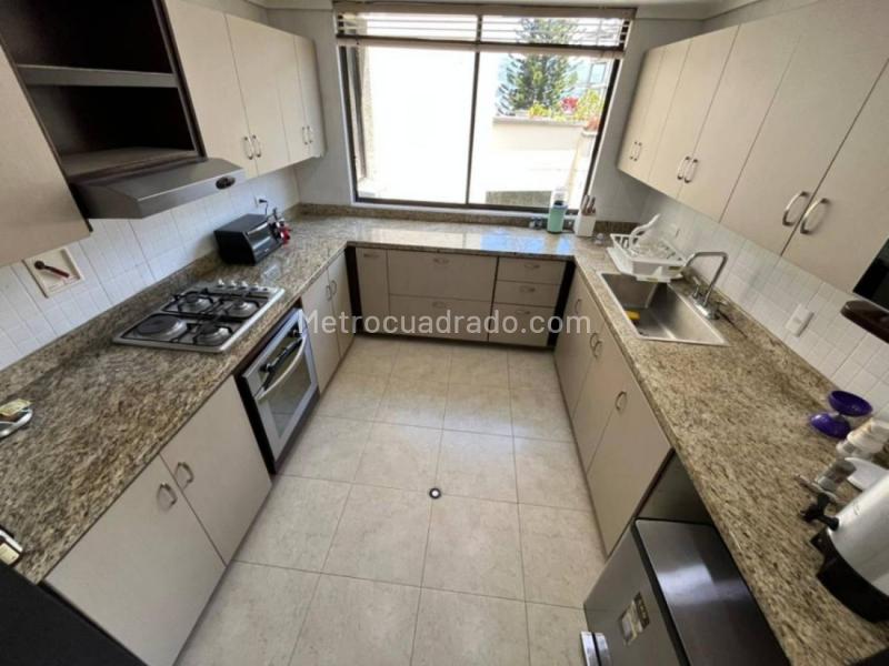 Apartamento Amplio de 4 Alcobas en Loma del Campestre - 5