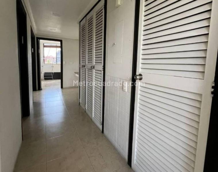 Apartamento Amplio de 4 Alcobas en Loma del Campestre - 9