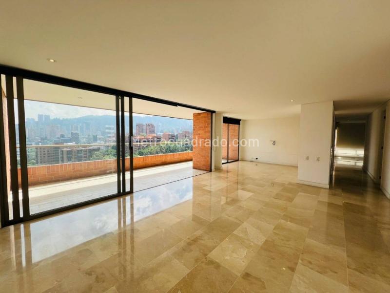 Apartamento Amplio de 2 Alcobas en Loma de Los Parra