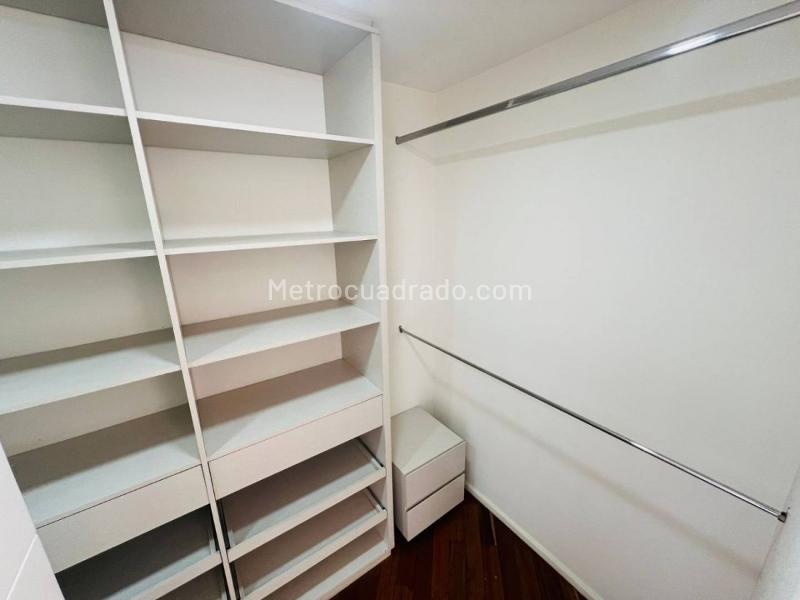 Apartamento Amplio de 2 Alcobas en Loma de Los Parra - 9