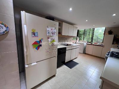 Apartamento de 2 alcobas en venta en El Poblado, Medellín, 175 m² · foto 10 de 20