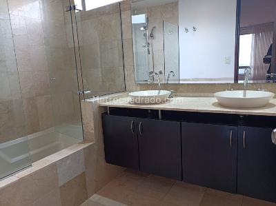 Apartamento de 3 alcobas en arriendo en La Calera, Medellín, 227 m² · foto 8 de 20