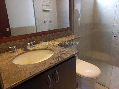 Apartamento de 3 alcobas en arriendo en La Calera, Medellín, 227 m² · foto 11 de 20