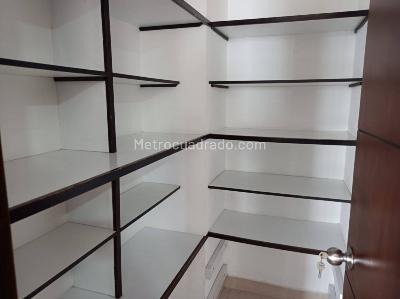 Apartamento de 3 alcobas en arriendo en La Calera, Medellín, 227 m² · foto 13 de 20