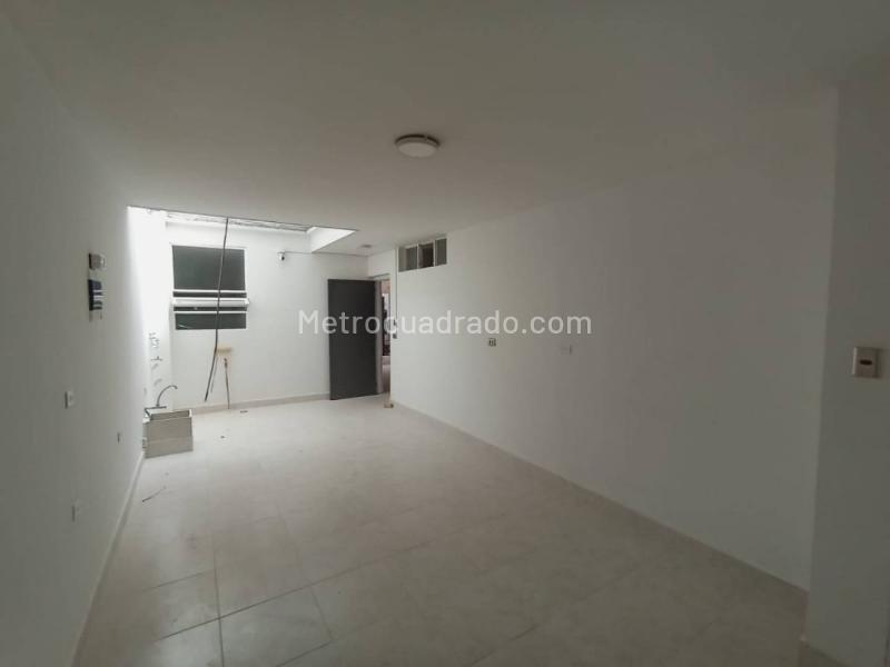Commercial House for Rent in La Castellana - 4