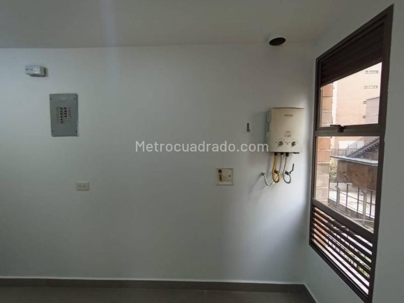 Apartamento Amplio de 2 Alcobas en Loma de Los Parra - 7
