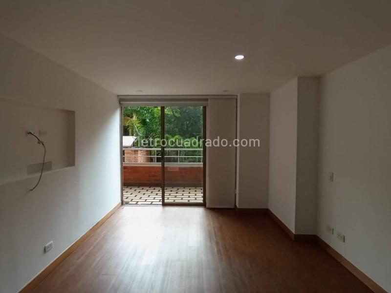 Apartamento Amplio de 2 Alcobas en Loma de Los Parra - 9