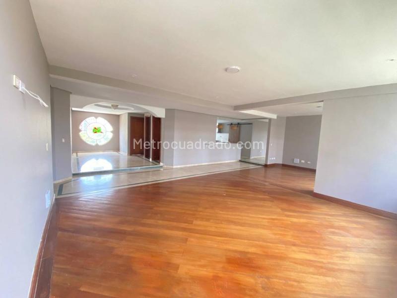 Luxury 3BR Apartment in Loma De Los Parra