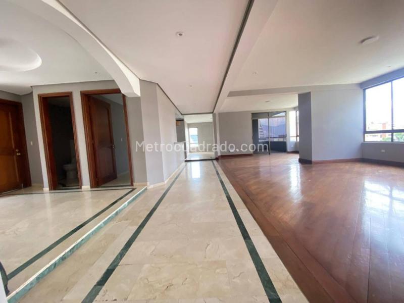Luxury 3BR Apartment in Loma De Los Parra - 3