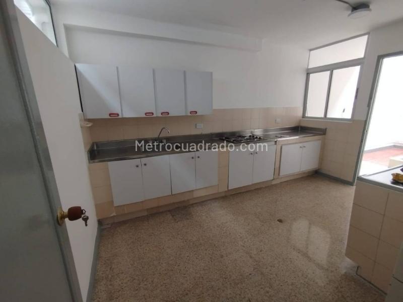 Spacious 3BR House in Floresta - 4