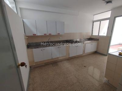 Casa de 3 alcobas en arriendo en La Floresta, Medellín, 222 m² · foto 4 de 20