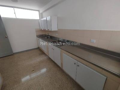 Casa de 3 alcobas en arriendo en La Floresta, Medellín, 222 m² · foto 5 de 20