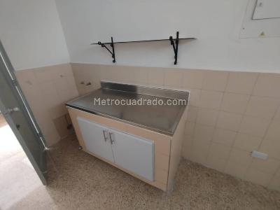 Casa de 3 alcobas en arriendo en La Floresta, Medellín, 222 m² · foto 6 de 20