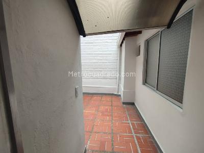 Casa de 3 alcobas en arriendo en La Floresta, Medellín, 222 m² · foto 7 de 20