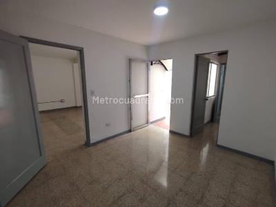 Casa de 3 alcobas en arriendo en La Floresta, Medellín, 222 m² · foto 13 de 20