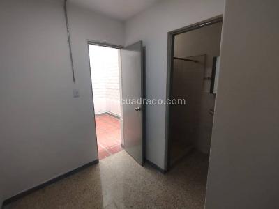Casa de 3 alcobas en arriendo en La Floresta, Medellín, 222 m² · foto 19 de 20
