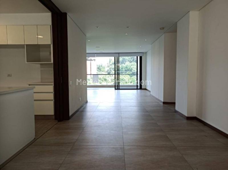 Modern 4BR Apartment with Terrace in Loma Del Campestre