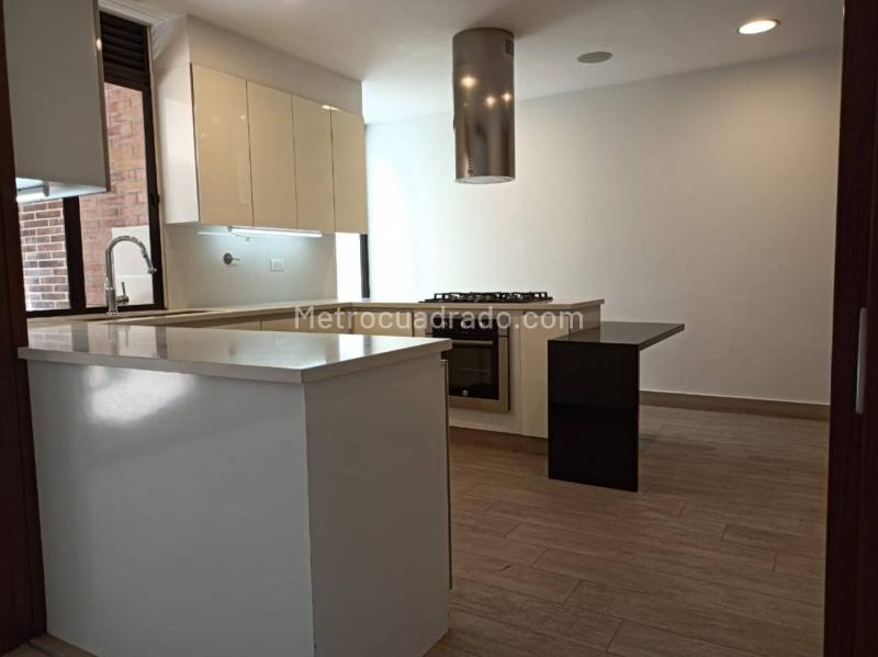 Apartamento Moderno de 4 Alcobas con Terraza en Loma del Campestre - 3